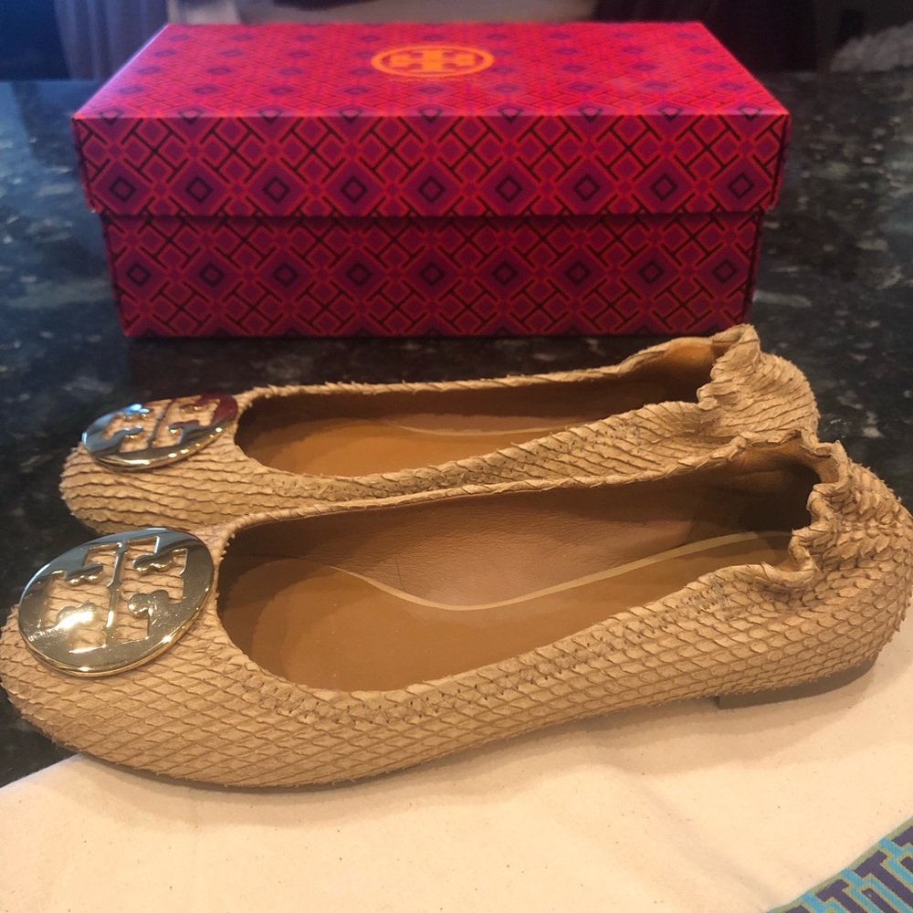 TORY BURCH Reva textured snakeskin ballet flats. Size 8.5 - Picture 9 of 10